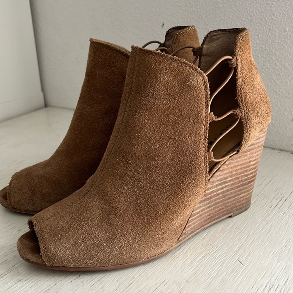 Lucky Brand Reevas Tan Suede Wedge peep toe bootie size 9